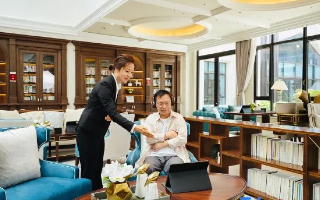 Chongming Xinlan Tiandi Lantique Spa & Resorts Hotel, Shanghai – People – Shanghai