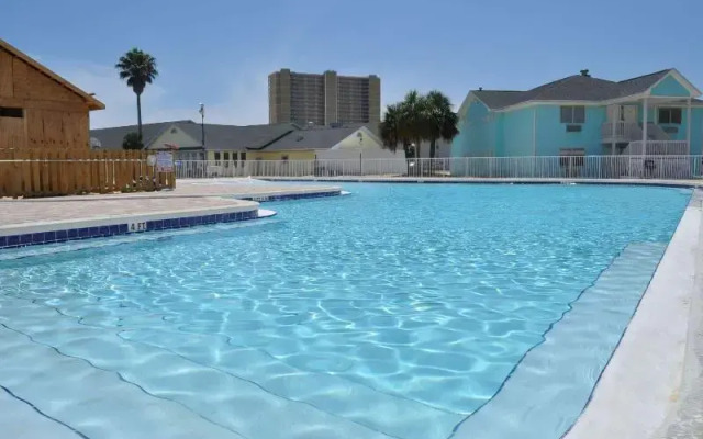Travelodge by Wyndham Panama City Beach / Beachfront