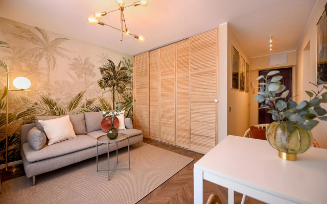 TROPICAL FEEL. 2BR Apt at Sala Palatului