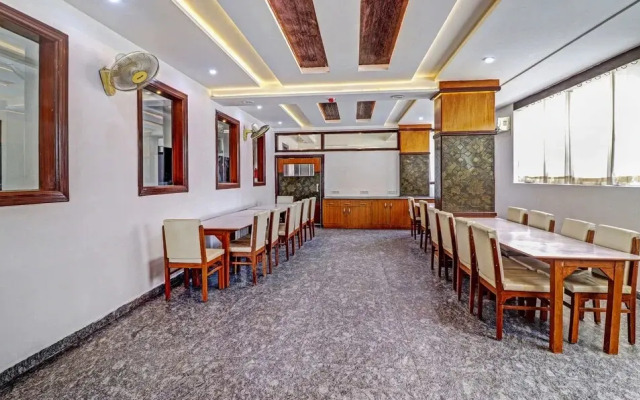 Itsy By Treebo - Golden Bird Agra