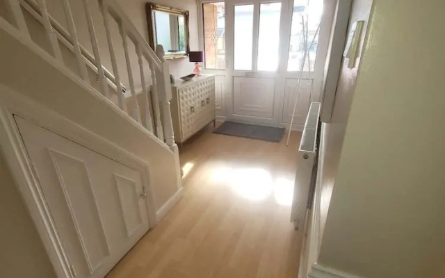 Cosy Home in Leicester
