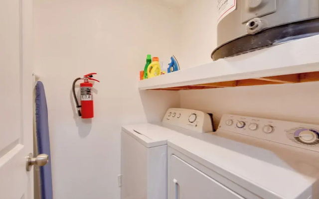 10 Mi to Coquina Beach: Spacious Bradenton Duplex