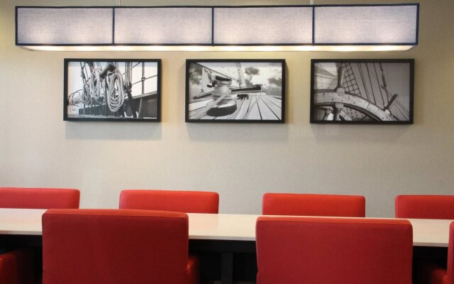 Holiday Inn Express Hotel & Suites Riverport Richmond by IHG