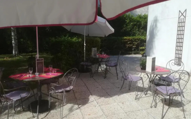 Отель Mermoz Paris Le Bourget