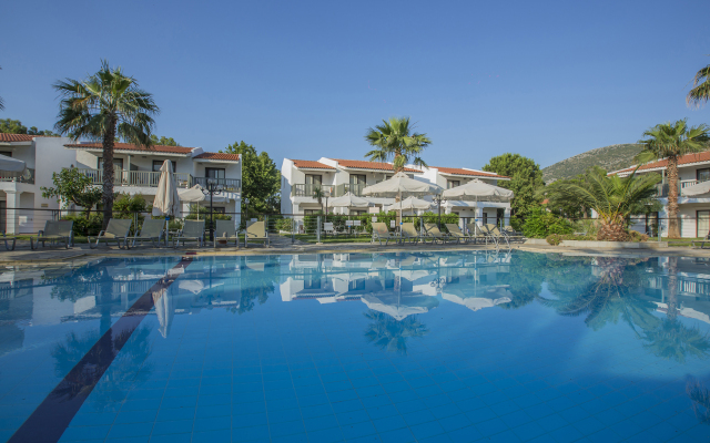 Golden Coast Hotel & Bungalows - All Inclusive