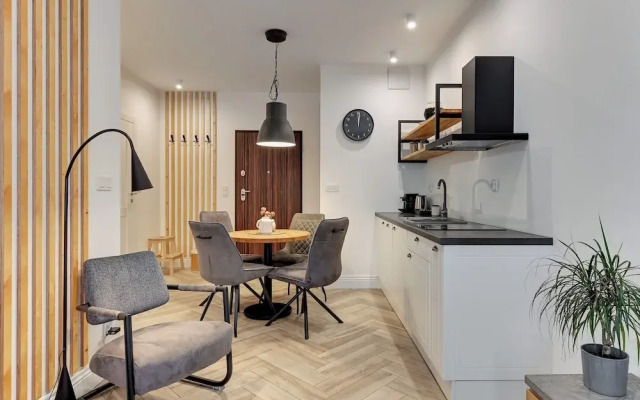 Aura III & Parking by Downtown Apartments