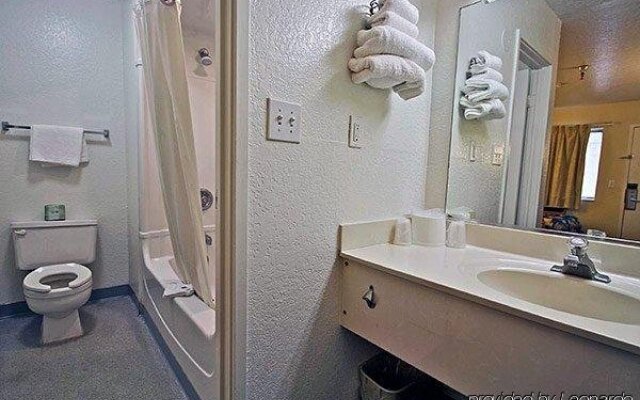 Motel 6 Tampa Downtown