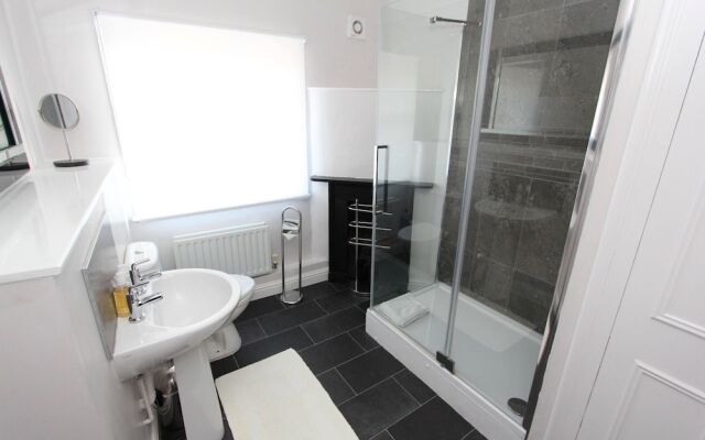 Commonhall Apartments, Top Floor