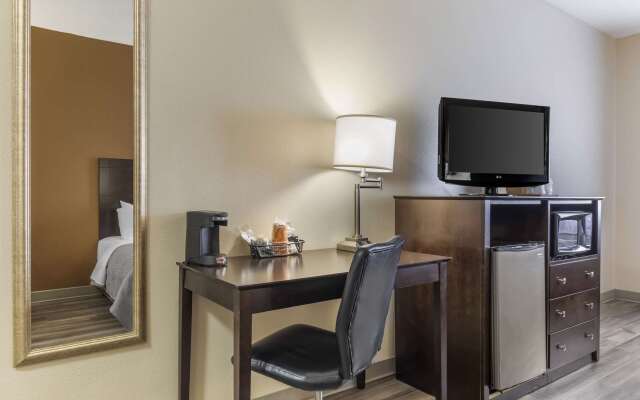 Quality Inn & Suites Wichita Falls I-44