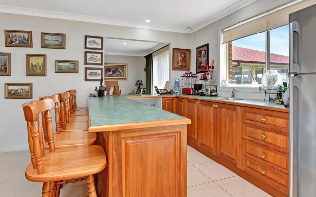 Noble Willow Estate Lovedale. Super Spacious, with views and pool