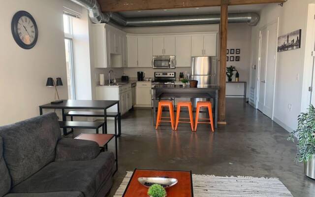 Modern 2 Bedroom on Riverfront w Parking