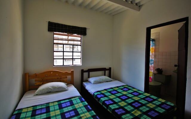 Hostal de la Pola - Hostel