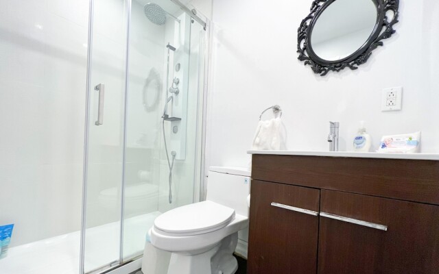 Chic Townhome with Garage Dt MTL