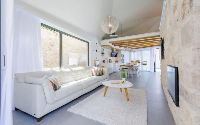 Villa Stone Pearl