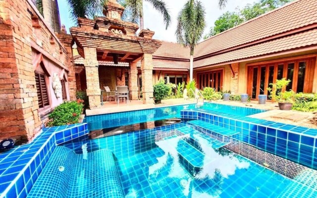 Balinese Pool Villa in Rawai