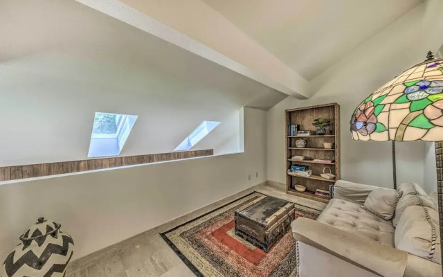 Cozy Cloudcroft Townhome ~ 1 Mi to Burro Ave!