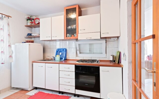 Comfortable Apartment With Large Covered Terrace