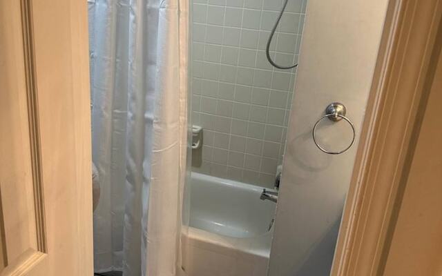 Room in House - Majestic Private Room