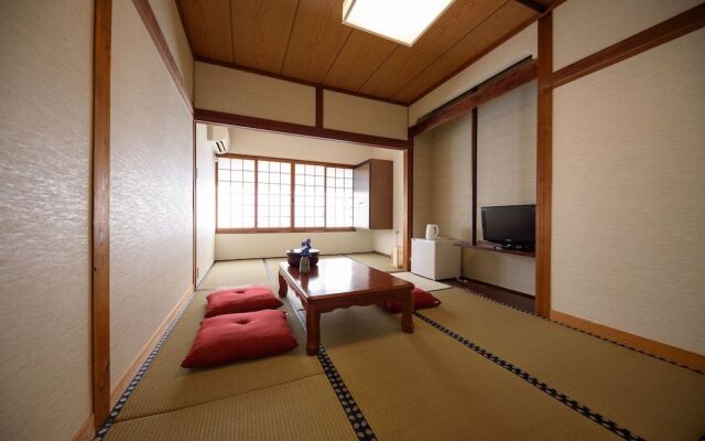 Yufuin Ryokan Okaeri