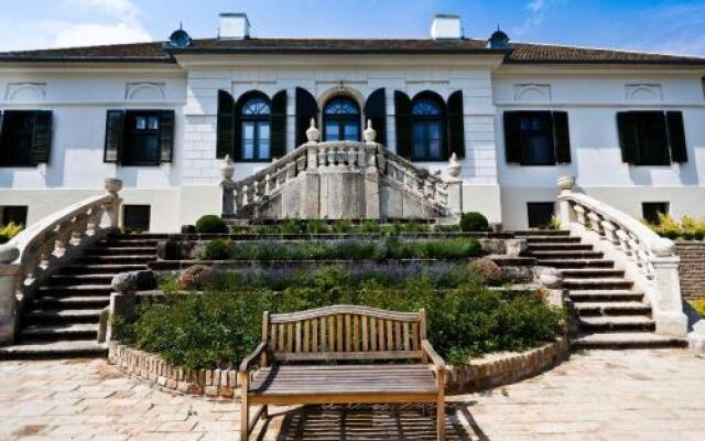 Apponyi Castle Hotel