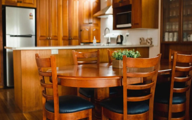 Sussex House Caravan Park