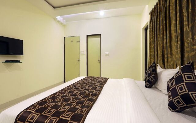 OYO 10507 Hotel Platinum