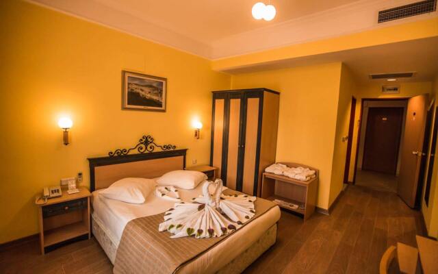 Tassaray Hotel