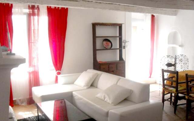 House With 3 Bedrooms in Saintes-maries-de-la-mer, With Furnished Terr