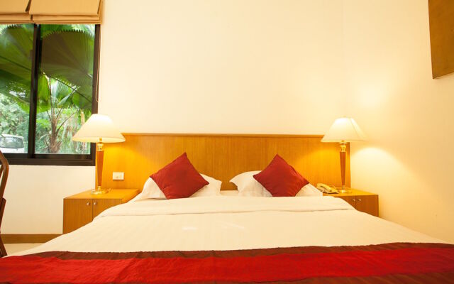 Nern Chalet Beachfront Hotel