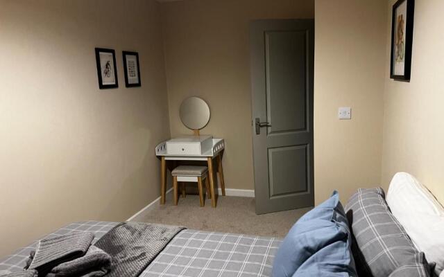 Charming 4-bed House in Winchester,free Parking