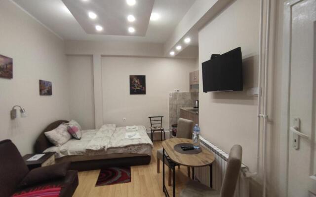 Hostel Apartments  Rooms Lug Mdl