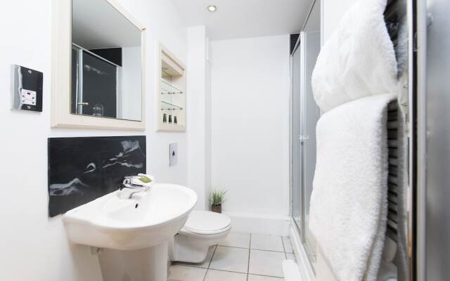 Peaceful & Modern 2BR Flat with Water Views