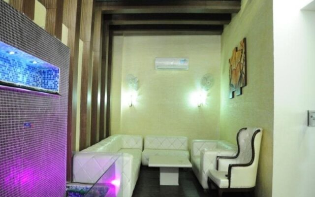 Hotel Taksh Inn