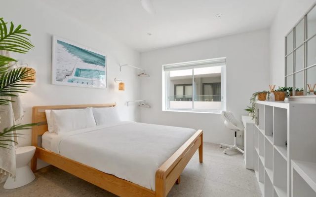 Bright 1-bed Apartment in Coastal North Bondi – Guest Rooms – Sydney