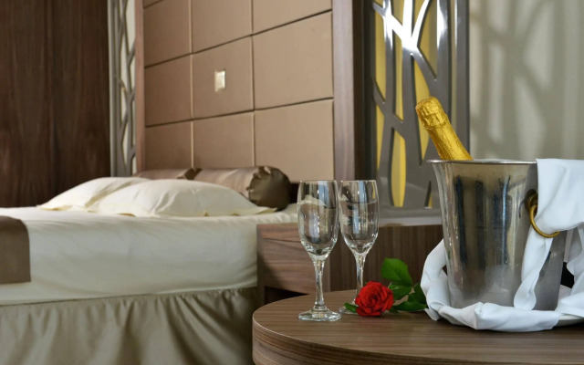 Adams Beach Hotel & Spa