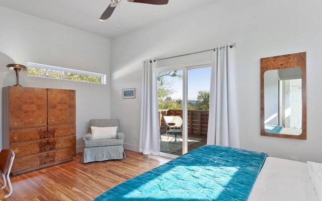 The Local - 2 Blocks to DT Fay - Walk Everywhere!