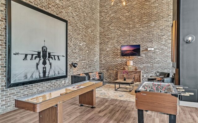 Downtown Midtown Apartments by NUOVO