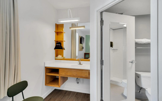 The Quisby Hotel