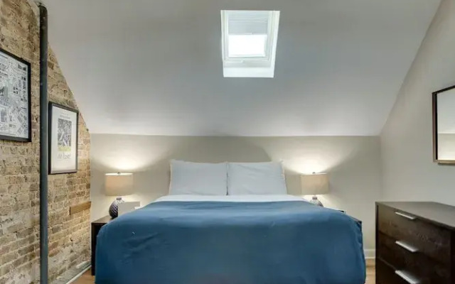 Bright & Lofty Bucktown 1BR by AllSet Turnover