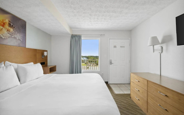 Beachcomber Beachfront Hotel, a By The Sea Resort