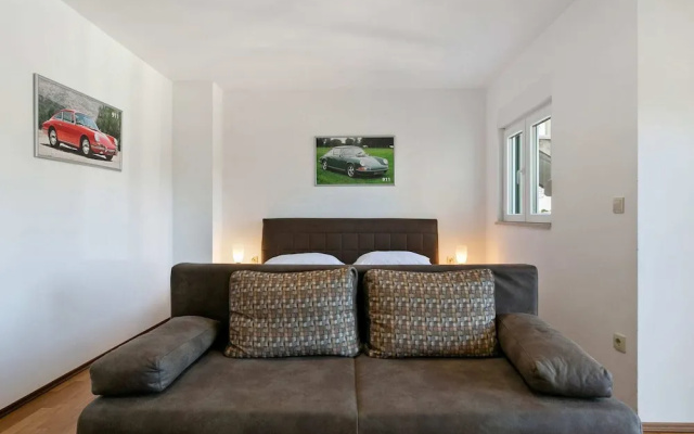 Modern Apartment in Drvenik With Balcony