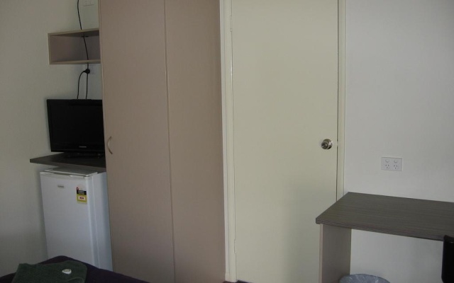 Stay on Sullivan – Guest Rooms – Emerald