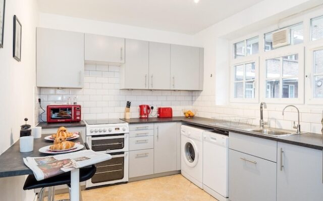 Bright Battersea pad Sleeps 5