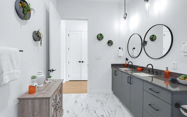 Pure Texas Poolside Oasis Steps to Entertainment