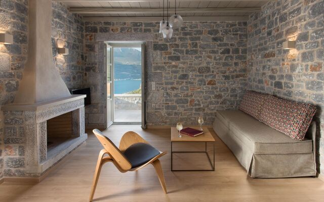 Trapela Limeni Luxury Suites
