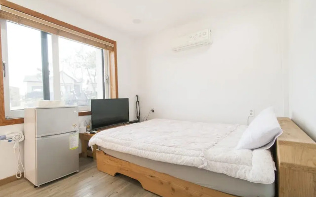 On The Stone Guesthouse 1 - Hostel