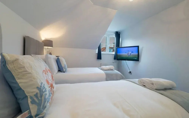 Elegant 2BR Broadstairs Coastal Escape by Adliv