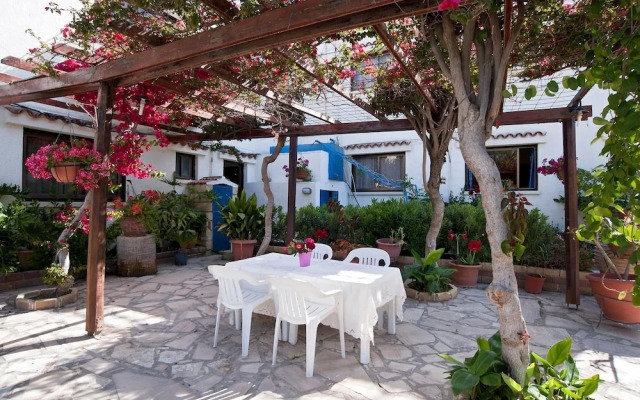 Room-studio in Polis - Just 800 m From t