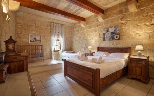 Superb Maltese Farmhouse with Private Pool