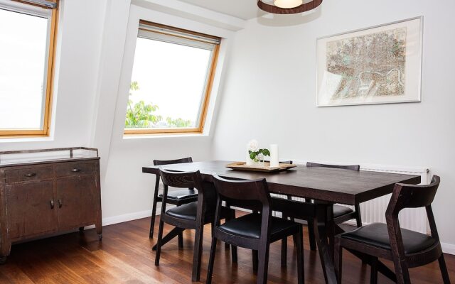 Spacious Top-Floor Flat With Stunning Roof Terrace